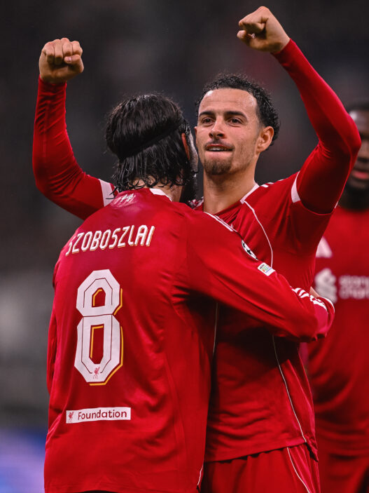 Liverpool massacra o Frankfurt pela Champions League