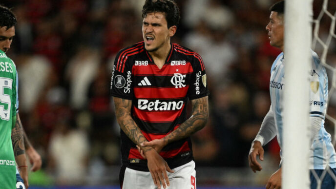 Pedro sofre fratura e pode ficar ausente do Flamengo