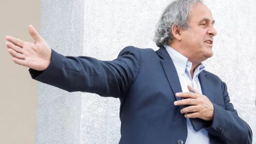 Platini lamenta craques que não atuam mais na Europa