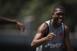 Rayan volta e deve ser titular no Vasco, veja provável escalação