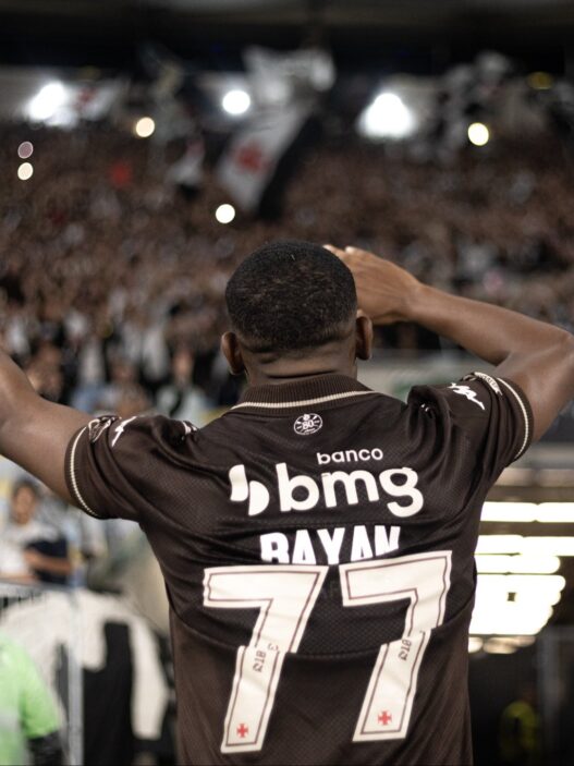 Rayan é enaltecido por Fernando Diniz e Coutinho após brilhar no Vasco