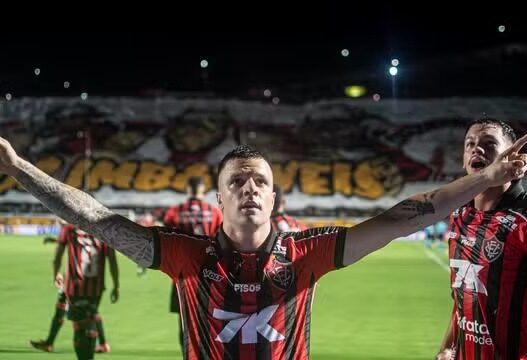 Vitória vence o Bahia e ainda sonha em ficar na elite