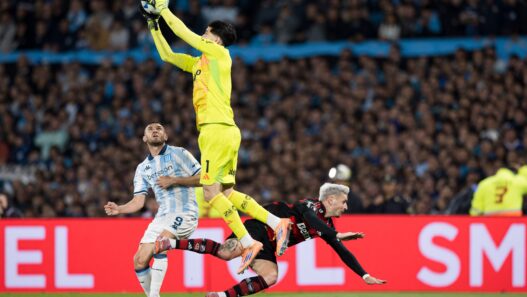 Rossi brilha, Flamengo empata com o Racing e está na final da Libertadores
