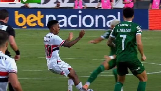São Paulo vai acionar a FIFA e segue buscando conversas do VAR no clássico