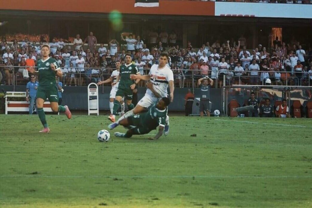 São Paulo x Palmeiras segue fora de campo e com batalha de notas e versões