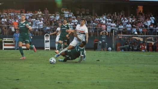 São Paulo x Palmeiras segue fora de campo e com batalha de notas e versões