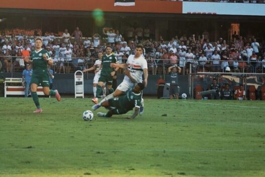 São Paulo x Palmeiras segue fora de campo e com batalha de notas e versões