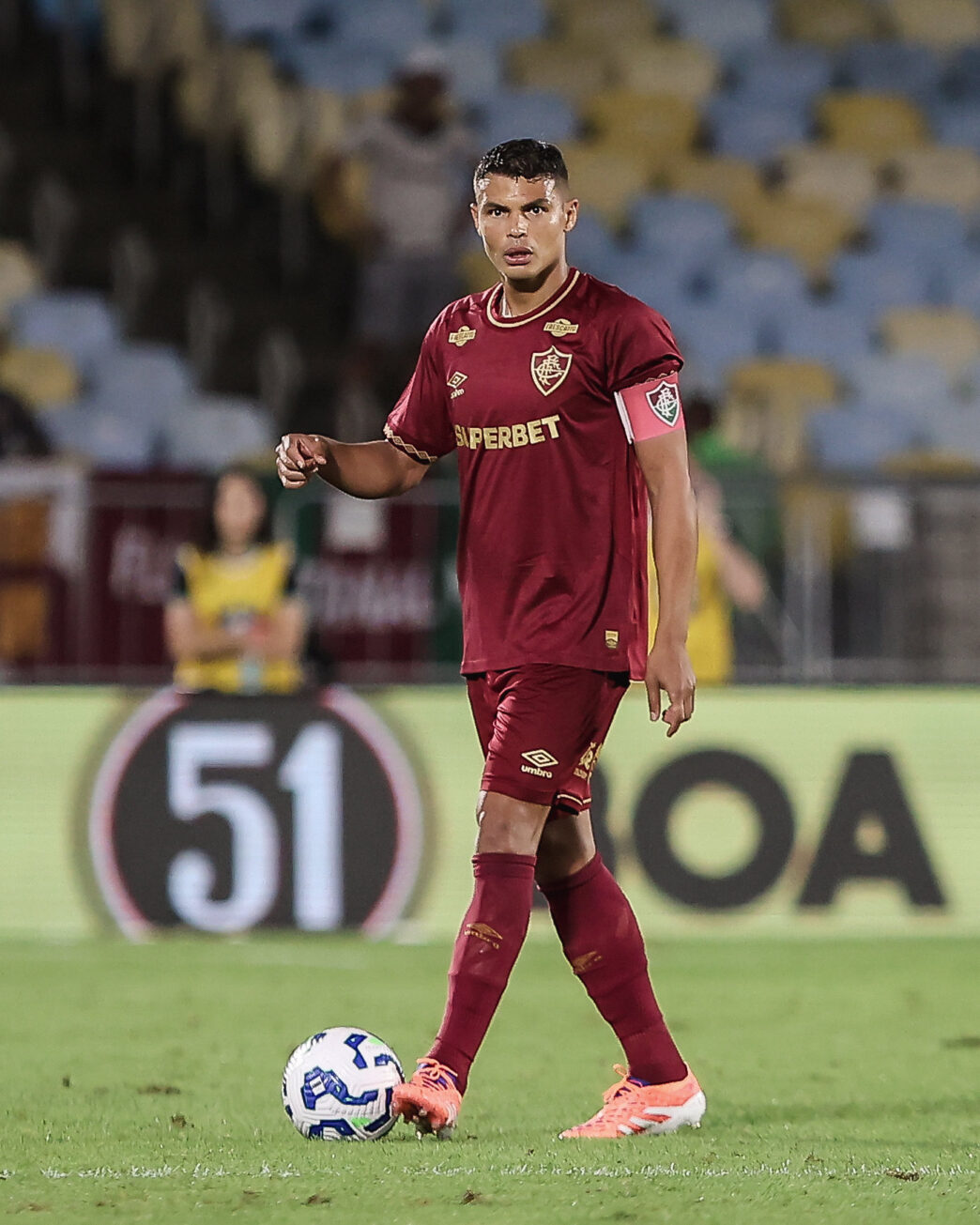 Thiago Silva marca e Fluminense vence no Maracanã