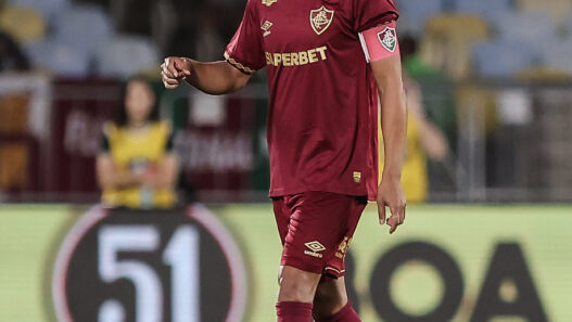 Thiago Silva marca e Fluminense vence no Maracanã