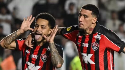 Vitória bate o Santos e acirra briga contra o rebaixamento
