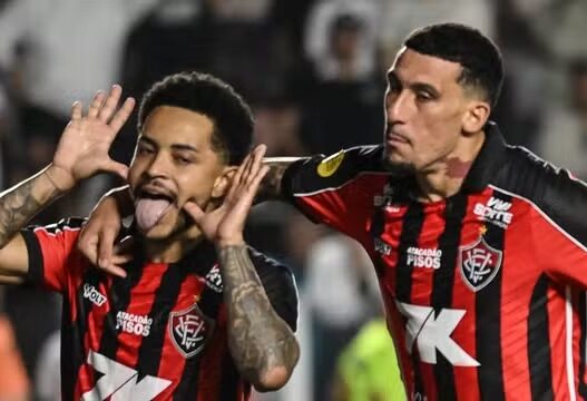 Vitória bate o Santos e acirra briga contra o rebaixamento