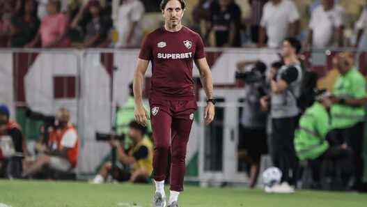 Zubeldia reconhece má atuação do Fluminense, mas enaltece empenho por vitória