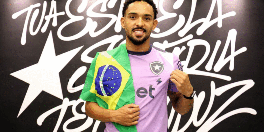 Vitinho é convocado por Ancelotti para a Seleção Brasileira após corte de Vanderson