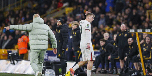 Delap volta após dois meses fora, é expulso em sete minutos e leva bronca pública de Maresca