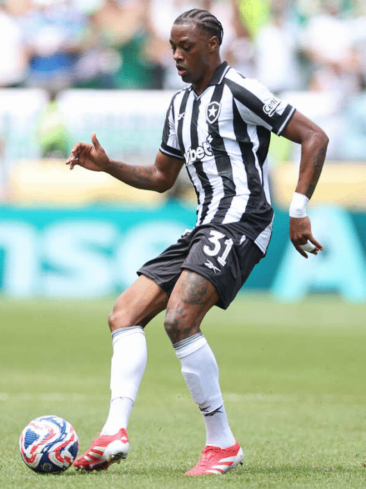 Kaio Pantaleão rompe ligamentos do joelho e fica fora do Botafogo até 2026