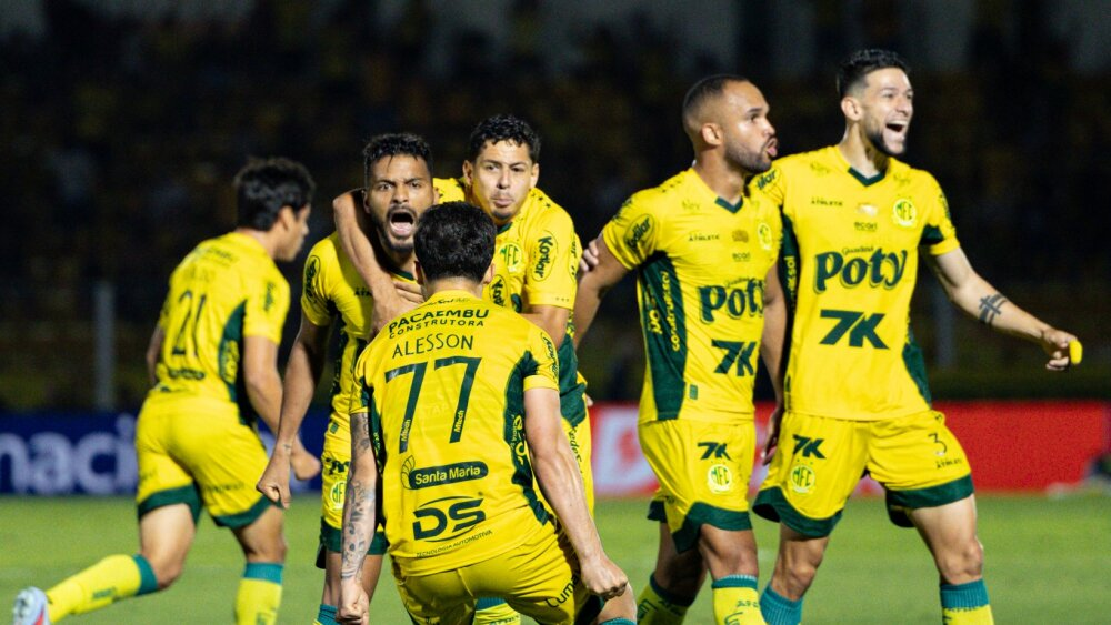 Mirassol vence o Fluminense e volta ao G4 do Brasileirão