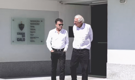 Atlético-MG realiza reunião de cobrança com comissão técnica e líderes do elenco