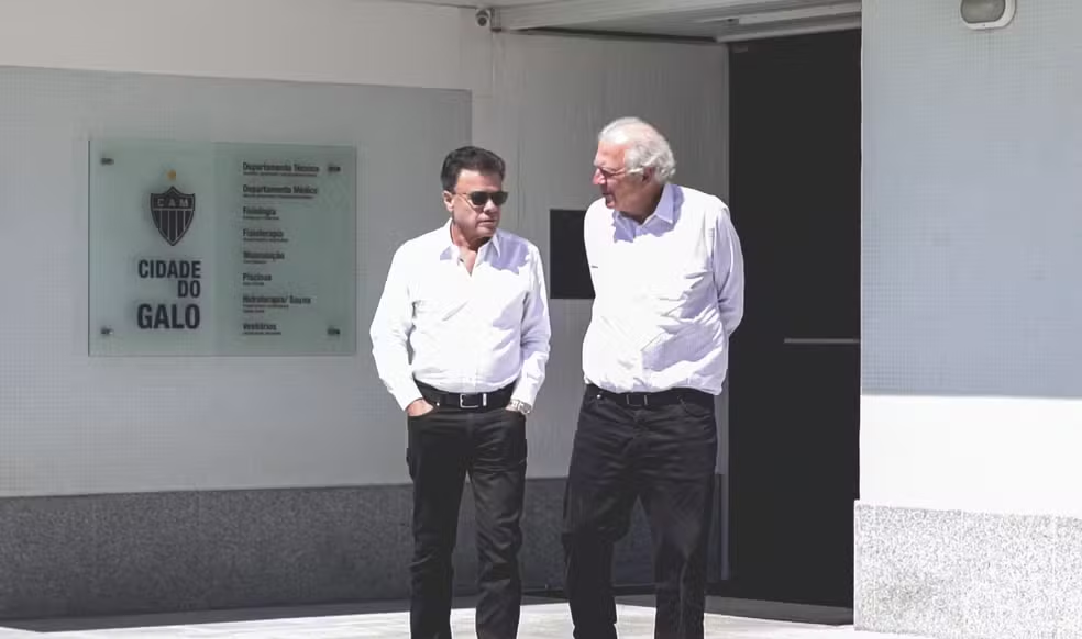 Atlético-MG realiza reunião de cobrança com comissão técnica e líderes do elenco