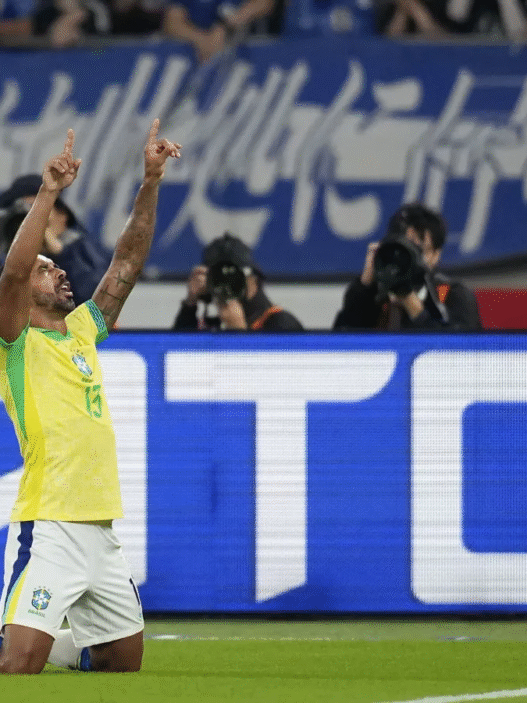 Paulo Henrique vive momento especial com gol pela Seleção