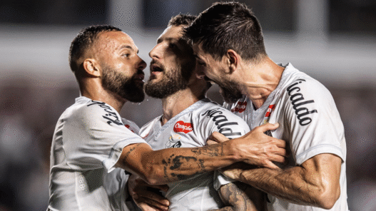 Santos vence o Corinthians na Vila e se afasta da zona de rebaixamento