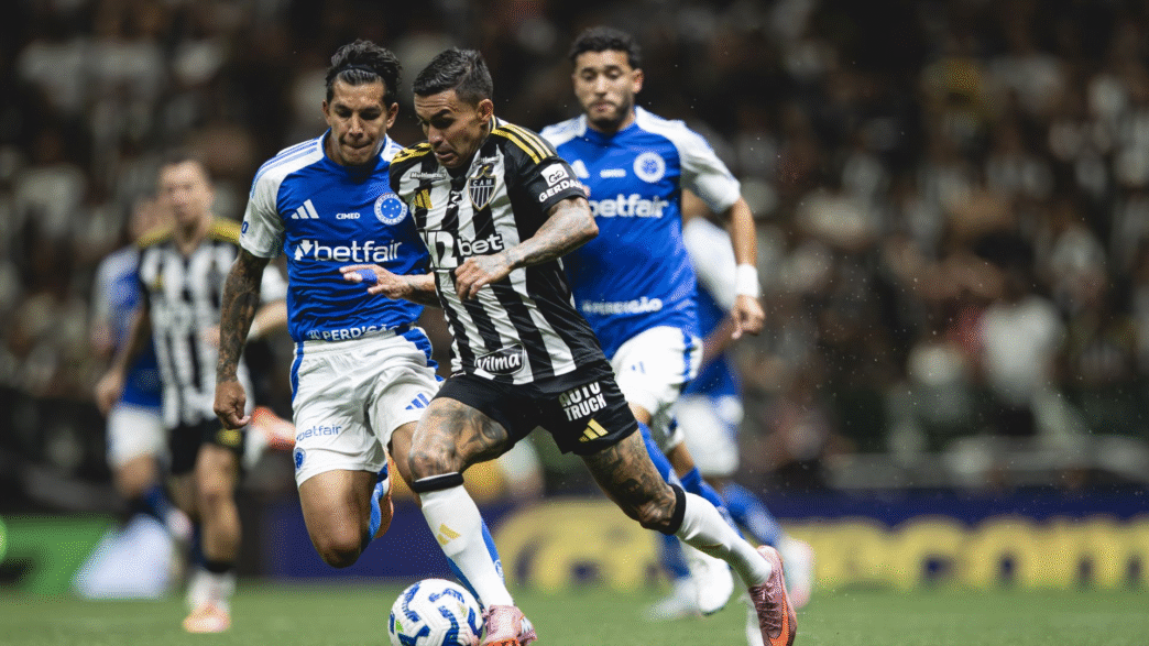 Cruzeiro e Atlético empatam em clássico quente no Brasileirão