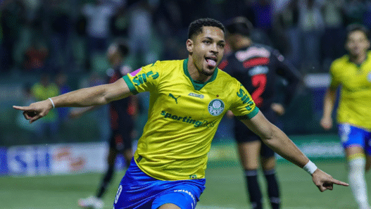 Vitor Roque brilha, marca dois e vira destaque na mídia Internacional após goleada do Palmeiras