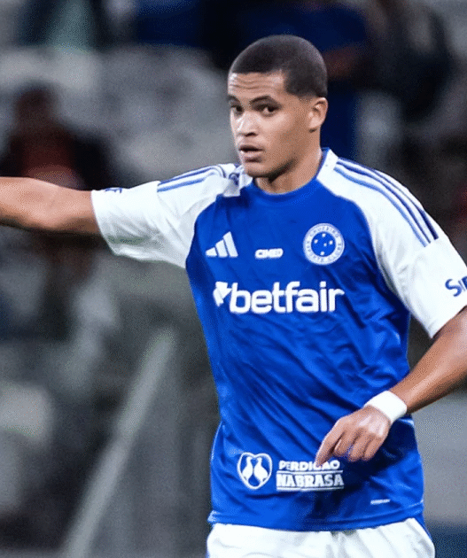 Jovem lateral Kauã Prates entra na mira do Borussia Dortmund após destaque no Cruzeiro