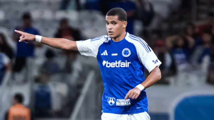 Jovem lateral Kauã Prates entra na mira do Borussia Dortmund após destaque no Cruzeiro