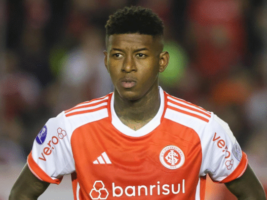 Vitão desfalca o Inter por lesão no joelho e vira dúvida para as próximas rodadas do Brasileirão