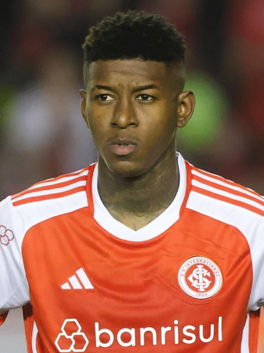 Vitão desfalca o Inter por lesão no joelho e vira dúvida para as próximas rodadas do Brasileirão