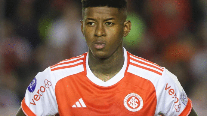 Vitão desfalca o Inter por lesão no joelho e vira dúvida para as próximas rodadas do Brasileirão