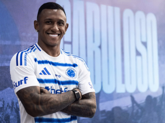 Marquinhos preocupa Cruzeiro após sofrer trauma no joelho em treino
