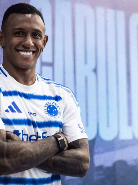 Marquinhos preocupa Cruzeiro após sofrer trauma no joelho em treino