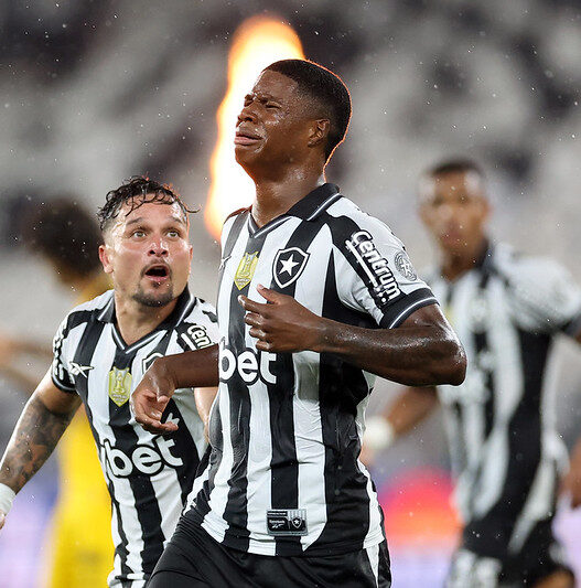 Kadir brilha, Botafogo bate o Sport e encosta no G4