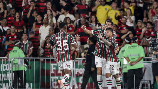 Fluminense vence o clássico contra o Flamengo e encosta no G4 do Brasileirão