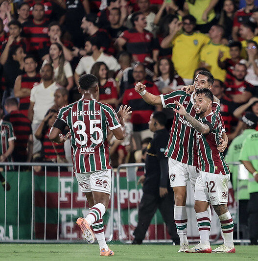 Fluminense vence o clássico contra o Flamengo e encosta no G4 do Brasileirão