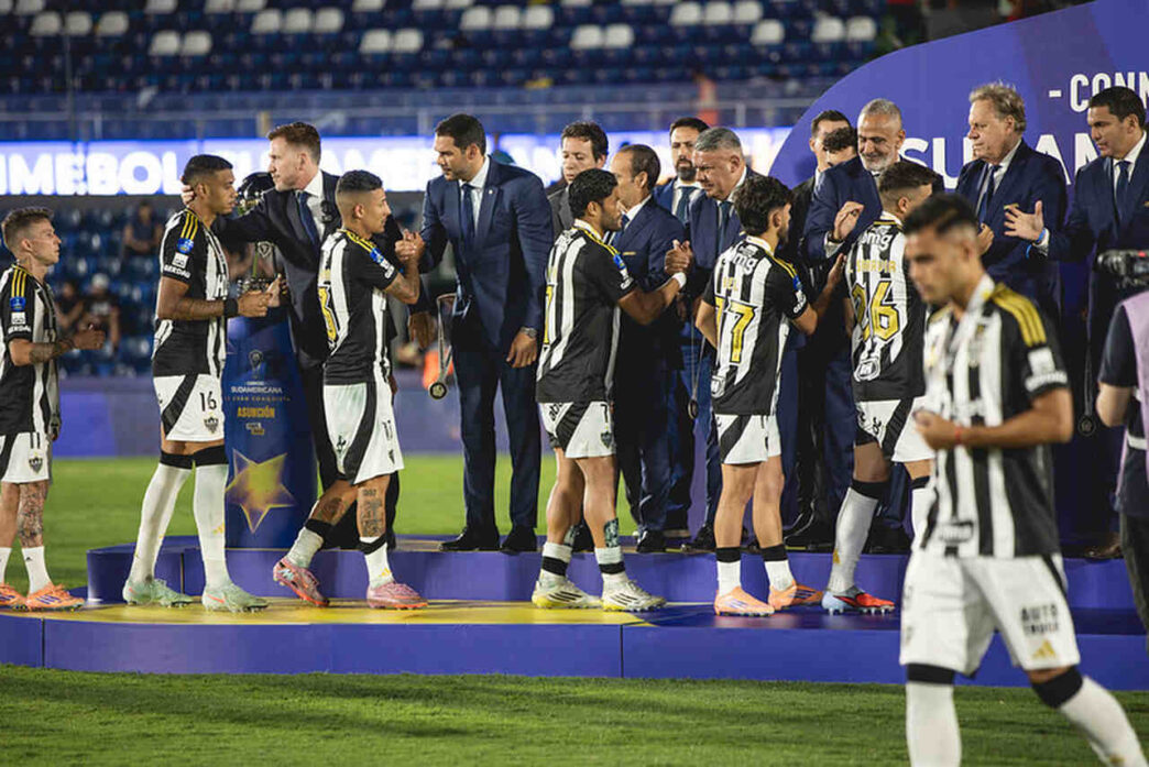 Hulk se manifesta após vice do Atlético na Sul-Americana