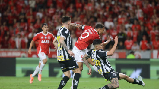 Internacional e Santos empatam e correm riscos no Brasileirão