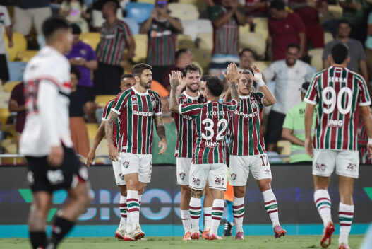 Fluminense massacra o frágil São Paulo no Maracanã e carimba vaga na Libertadores