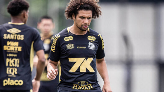 Arão minimiza falas de Neymar no Santos e foca em sair do Z4