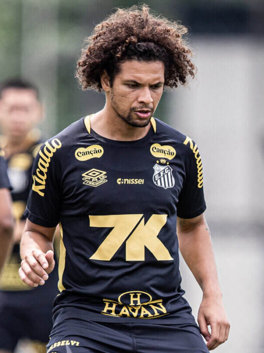 Arão minimiza falas de Neymar no Santos e foca em sair do Z4