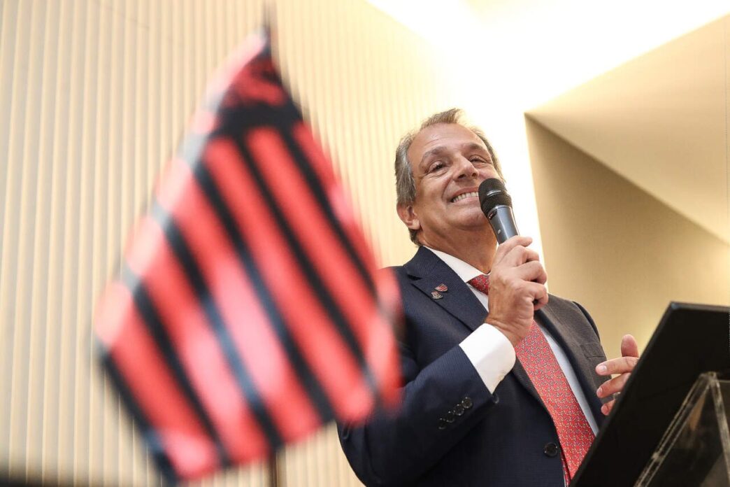 Flamengo propõe restrições a clubes em recuperação judicial e fim do gramado sintético