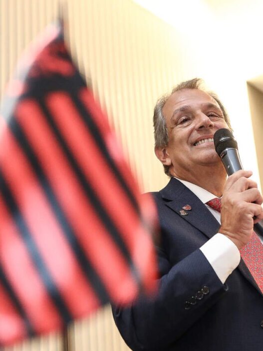 Flamengo propõe restrições a clubes em recuperação judicial e fim do gramado sintético