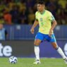 Casemiro cita Messi como exemplo para Neymar em tática pensando na Copa