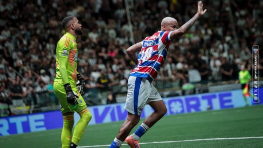 Deyverson brilha, faz 3 na Arena MRV, estraga noite do Atlético e mantém Fortaleza com sonho da elite