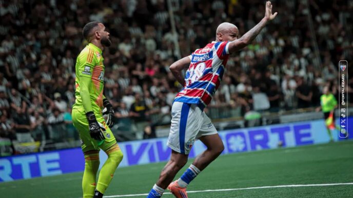Deyverson brilha, faz 3 na Arena MRV, estraga noite do Atlético e mantém Fortaleza com sonho da elite