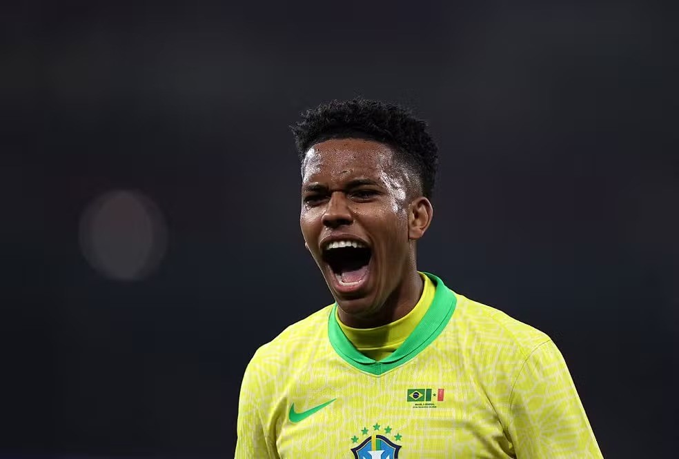 Após brilhar no Brasil, Estêvão é enaltecido por imprensa