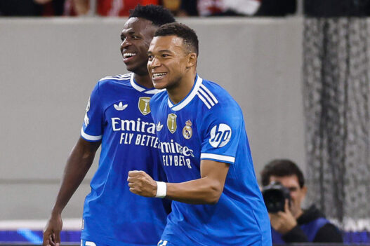 Mbappé faz 4 gols, Vini brilha com passes e Real vence pela Champions