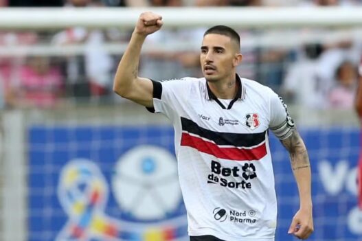 Thiago Galhardo não se apresenta e pede para deixar o Santa Cruz