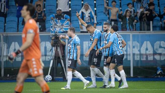 Grêmio bate o Vasco e passa o rival na tabela